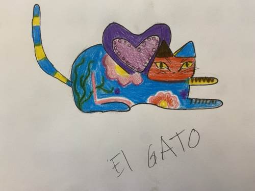 Alebrijes - laget av elevene. En hel vegg er dekorert med mexicanske fabeldyr fra Torridal.